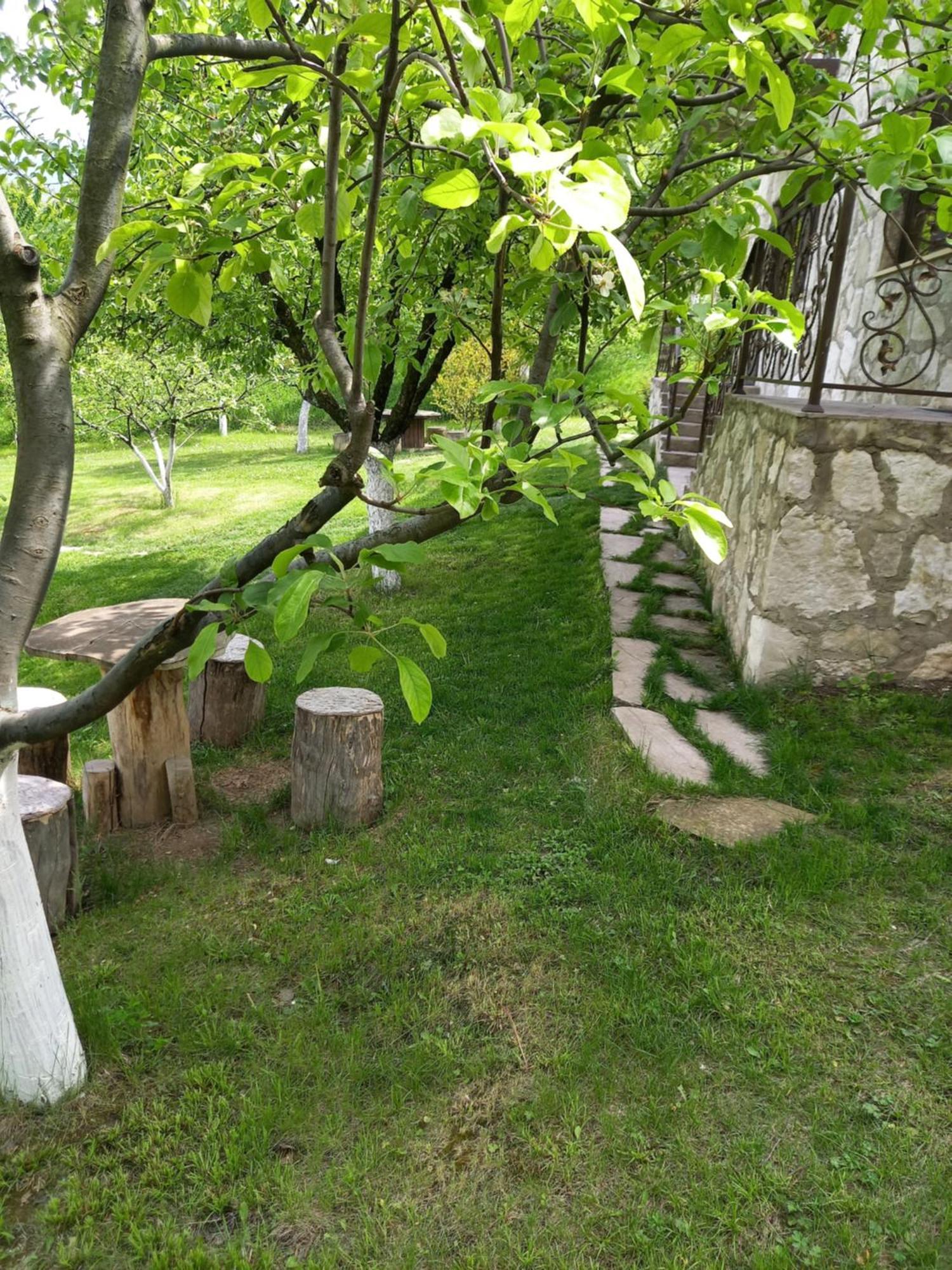 Guest House Ijevan'S Garden Ngoại thất bức ảnh